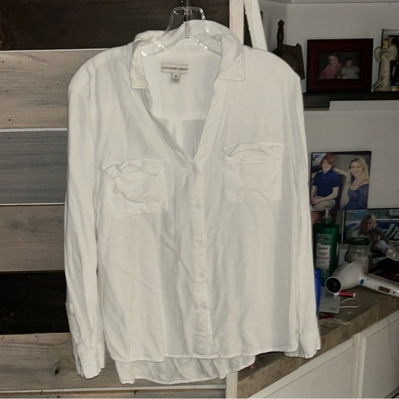 Classic White Button Down Shirt with Long Sleeves - Picture 1 of 8